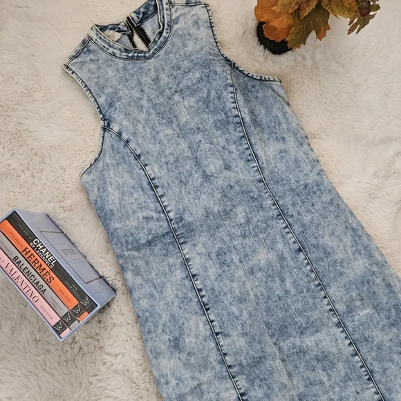 Nicki Minaj stretchy denim dress